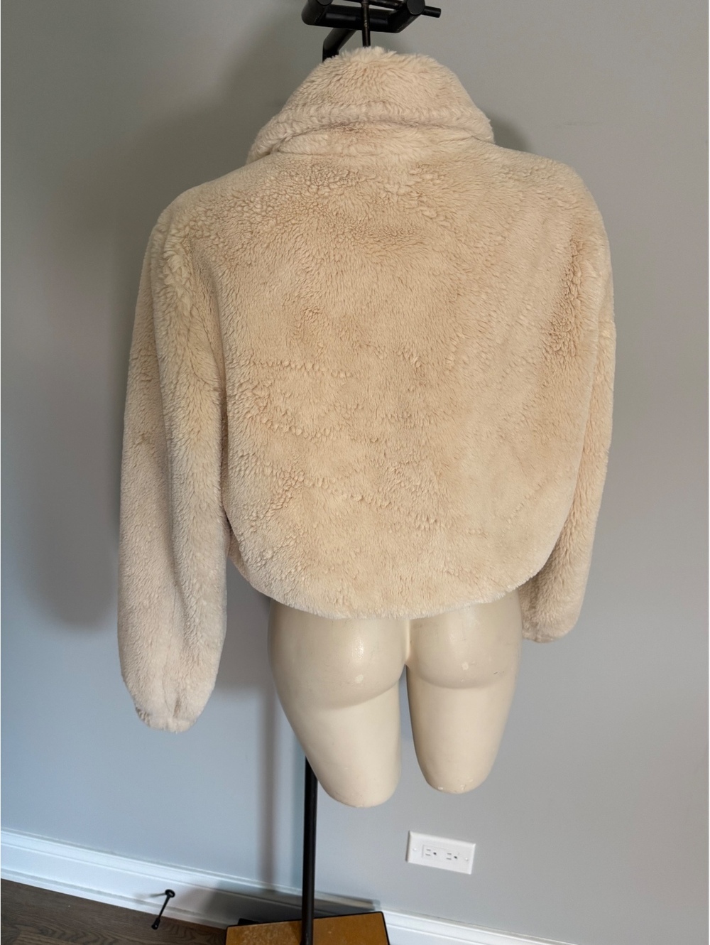 Urban Outfitters Beige Faux Fur Zip-Up Jacket Size S - Picture 9 of 9
